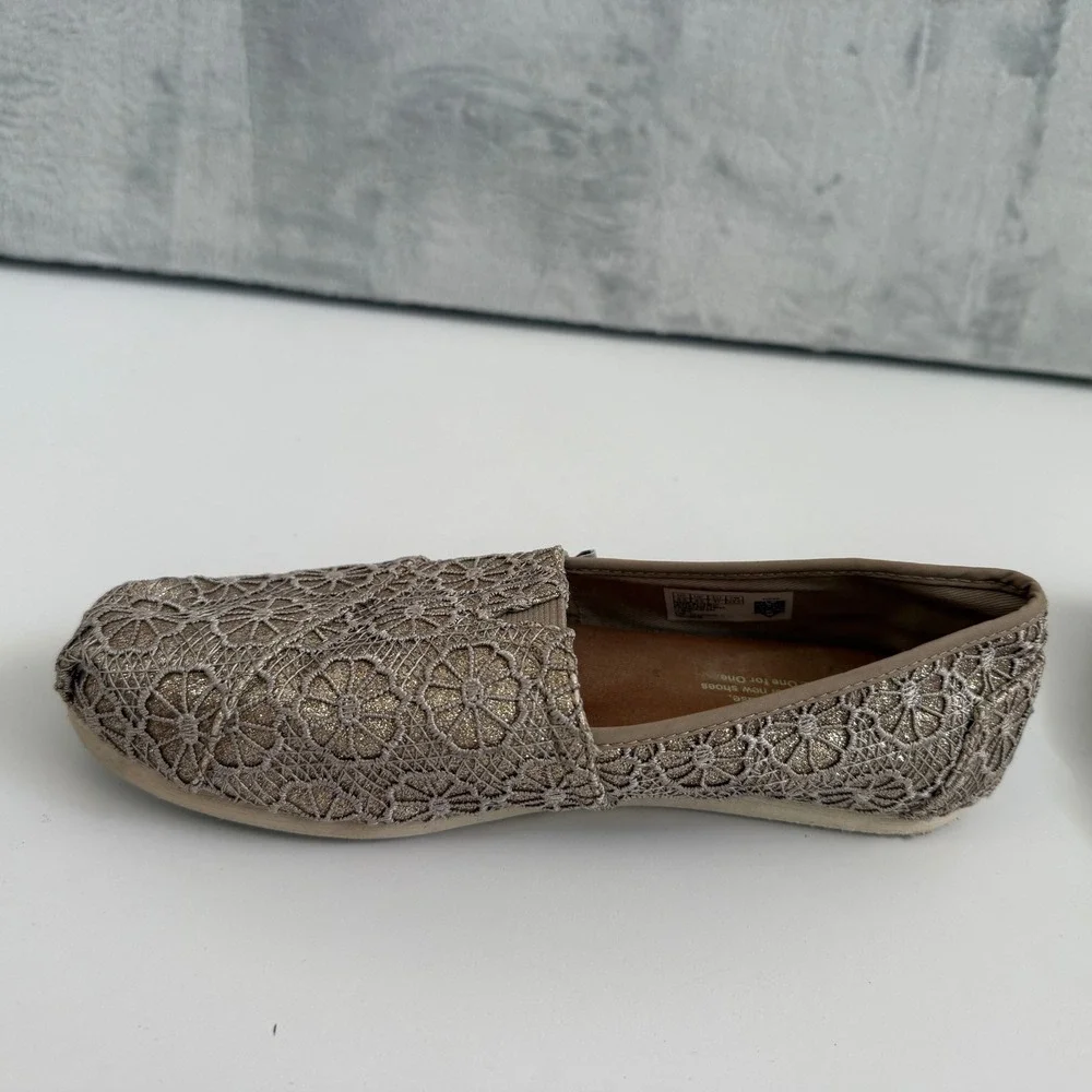 TOMS Womens Gold Metallic Crochet Lace Alpargata Slip On Flat‎ Shoes Size 6.5